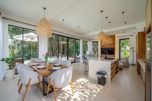 ลักซ์ชัวรี่วิลล่า, 2 ห้องนอน, สระว่ายน้ำส่วนตัว | ร้านอาหาร