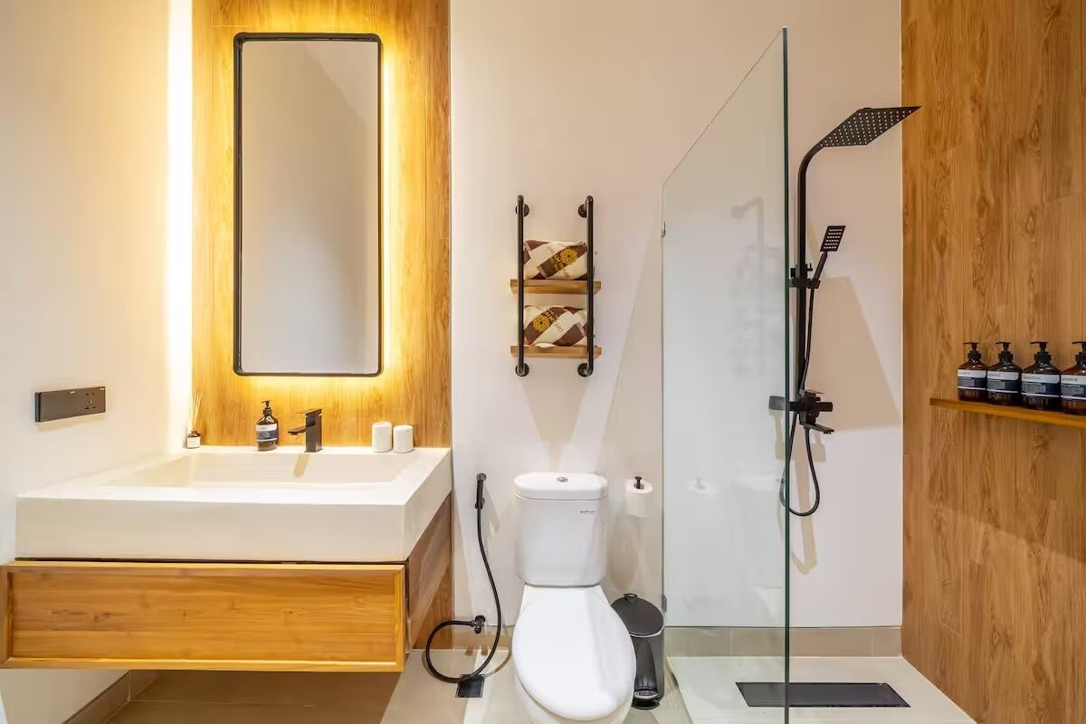 Batas, pantuflas, bidet