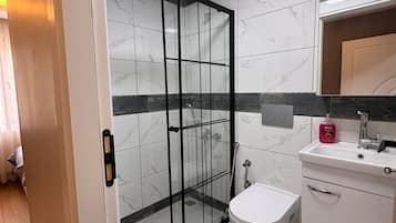 Towels, soap, shampoo, toilet paper