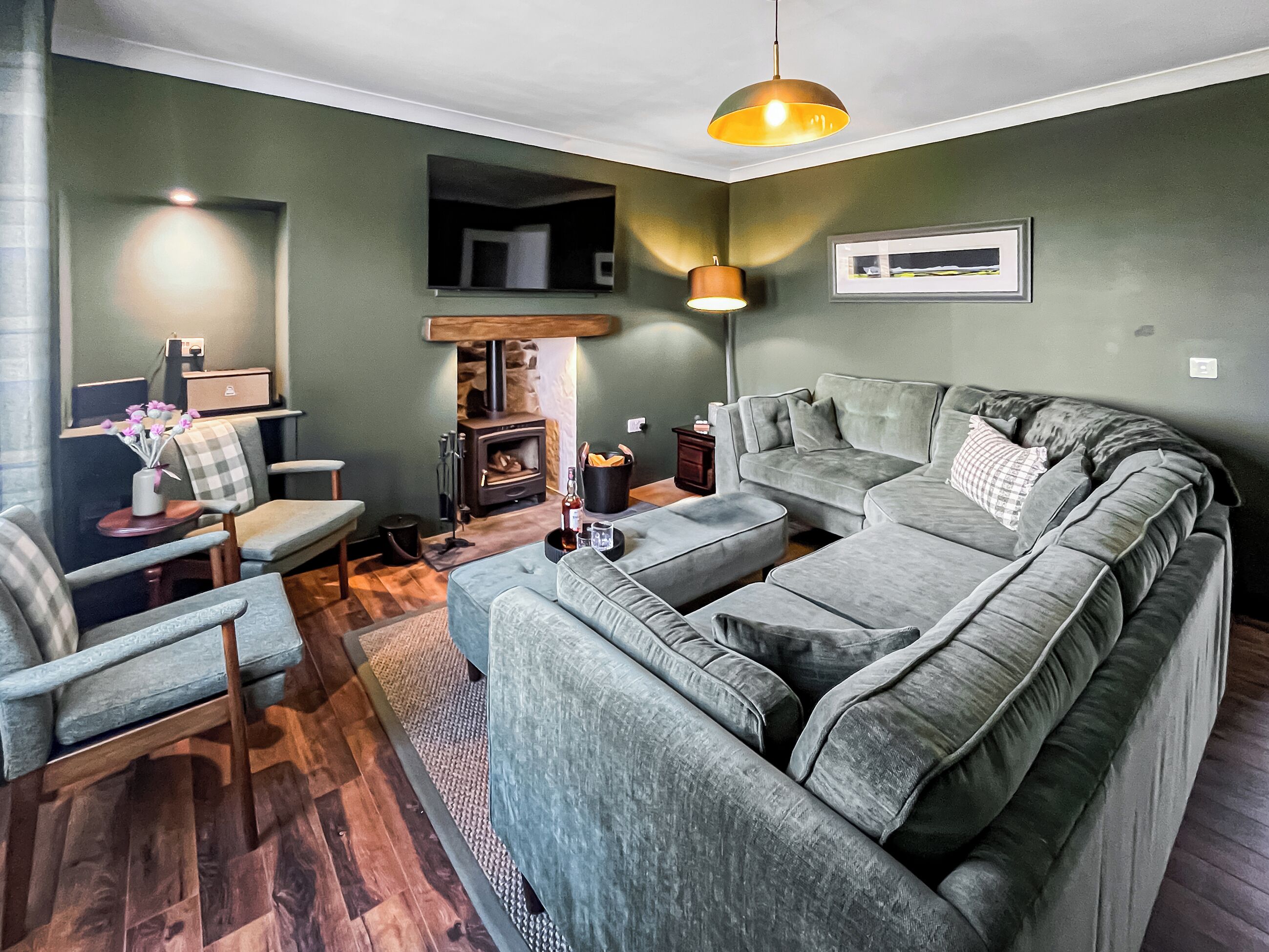 TV, fireplace