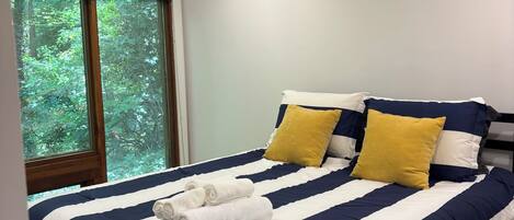 Iron/ironing board, WiFi, bed sheets