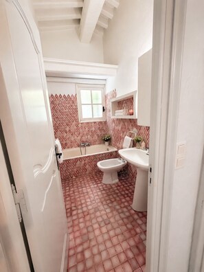 Bathroom - Renovated L’Escalet Villa with Direct Sea & Beach Access near Saint-Tropez (Ramatuelle)