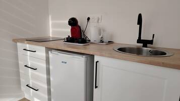 Fridge, microwave, coffee/tea maker, electric kettle