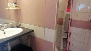 Regadera y shampoo