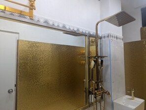 Shower, bidet, towels, soap - TRANSIT HOTEL  LUXUARY (Male)