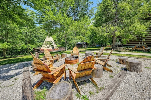 Unique Mammoth Cave Cabin w/ Teepee & Hot Tub!