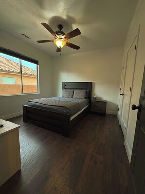 4 bedrooms, free WiFi, bed sheets