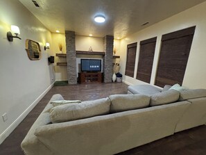 Living area - The 1651 Retreat (Washington)