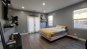 WiFi, bed sheets - The 1651 Retreat (Washington)