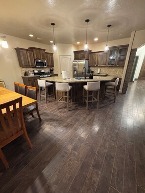 Dining - The 1651 Retreat (Washington)