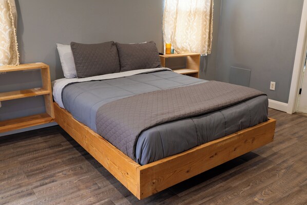 4 bedrooms, WiFi (free), bed sheets