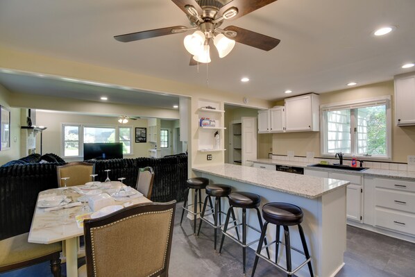 Dining - Greece Family Getaway: 2 Mi to Ontario Beach! (Rochester)