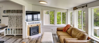 Quiet Relaxing Lakefront Cabin w/ Private Dock