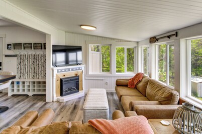 Quiet Relaxing Lakefront Cabin w/ Private Dock