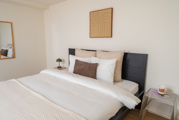 Iron/ironing board, free WiFi, bed sheets - 15-Min Walk to Ghent Center | Cozy Private Room (Ghent)