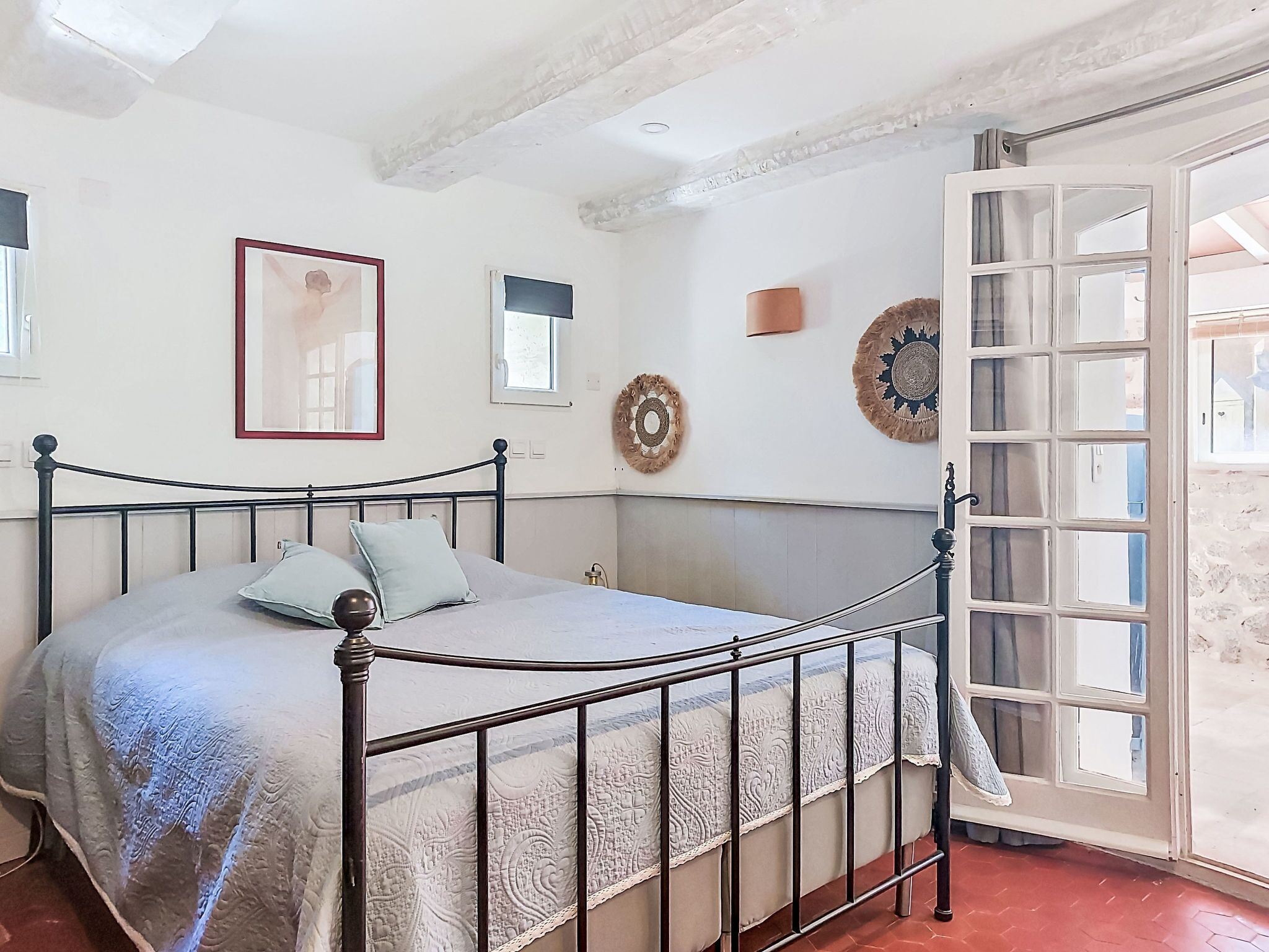 4 bedrooms, desk, internet