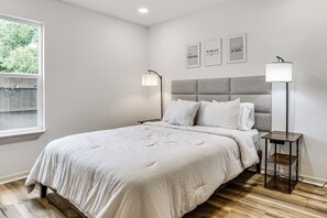 Room - Updated Craftsman in Historic Southside Fort Worth (Fort Worth)