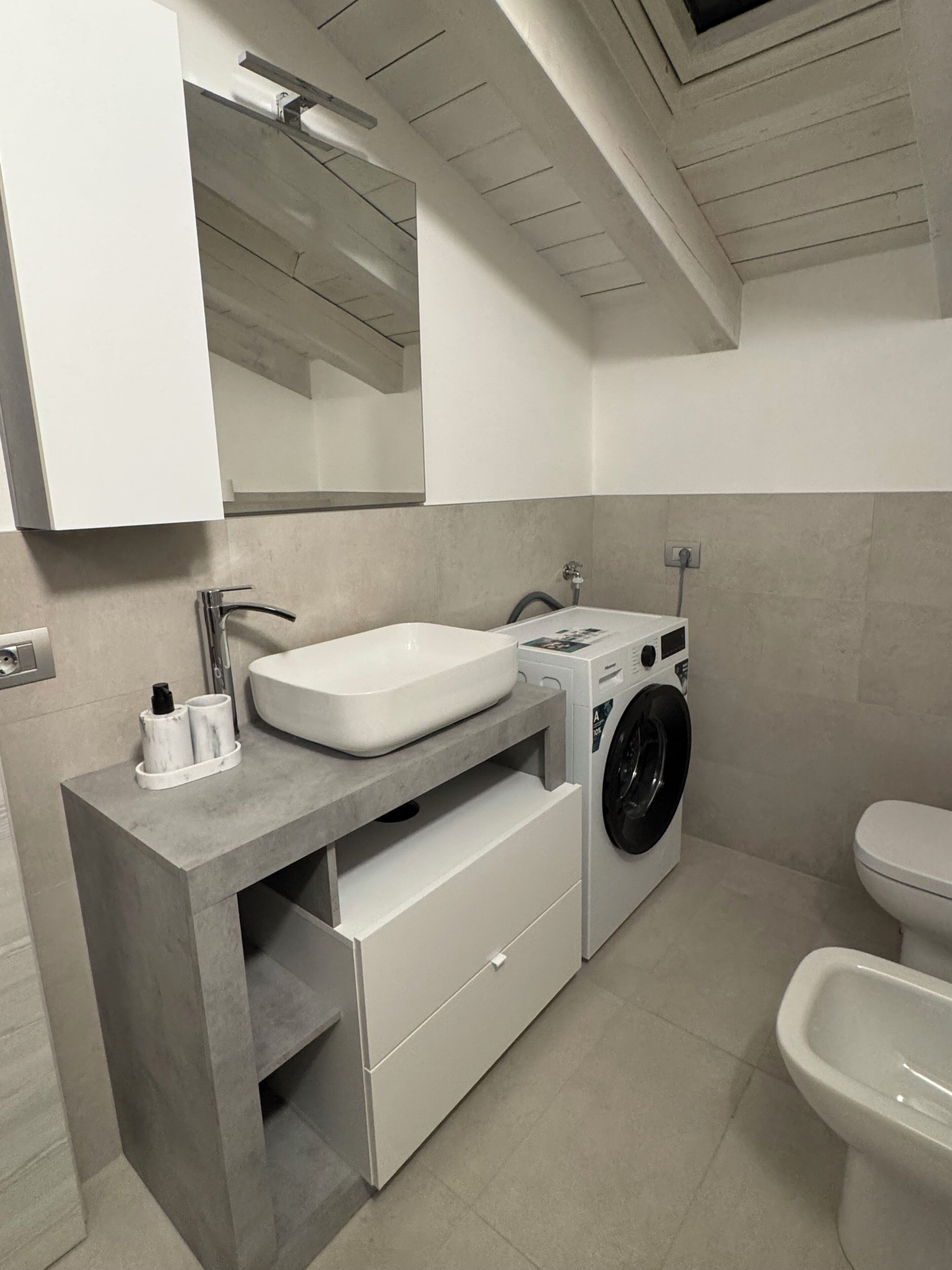 Dusche, Haartrockner, Bidet, Handtücher