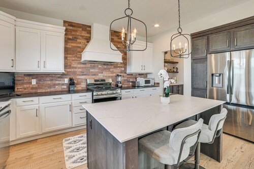Country Stay Near Dtwn! Modern Petoskey Retreat