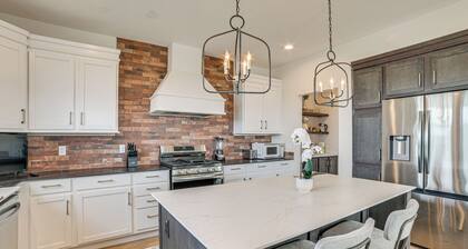 Country Stay Near Dtwn! Modern Petoskey Retreat