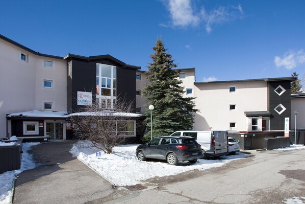 Exterior - Scenic Mountain View Apartment for 2 (Font Romeu Ermitage)