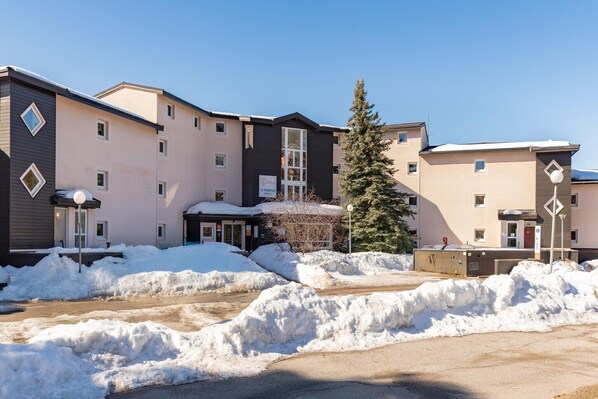 Exterior - Scenic Mountain View Apartment for 2 (Font Romeu Ermitage)