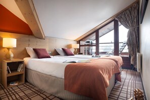 Room - Mountainside Suite with Hot Tub (Flaine)