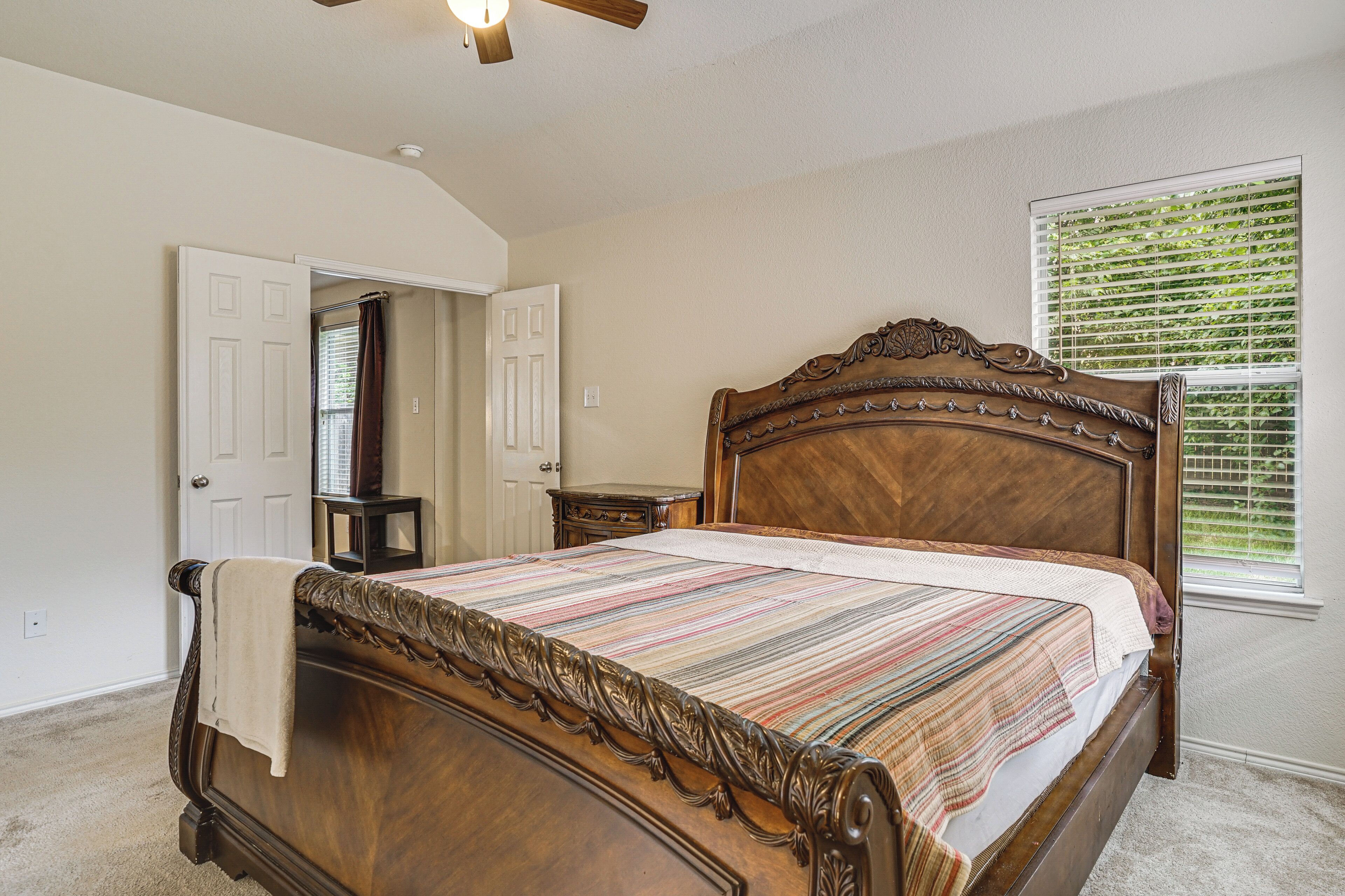 3 bedrooms, desk, iron/ironing board, Internet