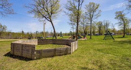 For Anglers & Boaters! Beachfront Gull Lake Cabin