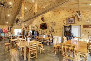 Dining - For Anglers & Boaters! Beachfront Gull Lake Cabin (Tenstrike)