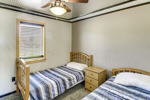 Room - Minnesota Lake Escape! Waterside Resort Cabin (Tenstrike)