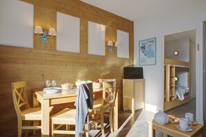 Dining - Stunning Pyrenees Apartment for 4 (Font Romeu Ermitage)