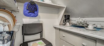 'Nana’s Tiny Flat' East Side Charmer Near Brown