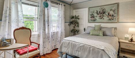 Iron/ironing board, internet, bed sheets
