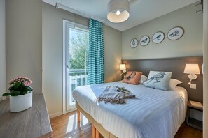 Room - Normandy Coastal Apartment for 5 (COURSEULLES SUR MER)
