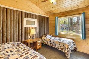 Room - Gull Lake Escape: Cabin w/ Access to Dock, Beach (Tenstrike)