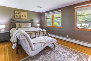 Room - Zen Escape Overlooking Lake Erie: Deck, Gardens (Lake View)