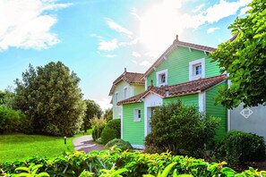 Exterior - Holiday House near Lake & Sea (Talmont Saint Hilaire)
