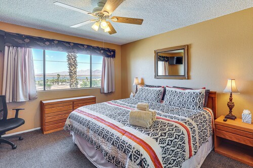 Poolside Fun, Lake Havasu Views! Desert Getaway