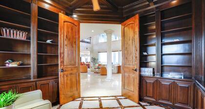 Bayfront Villa w/ Million-Dollar Views in Seabrook