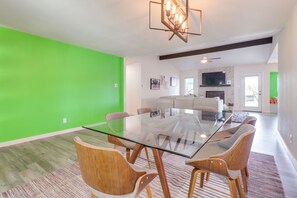Dining - Updated MCM Hill Country Charmer 14 Mi to Dtwn ATX (Manchaca)