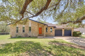 Exterior - Updated MCM Hill Country Charmer 14 Mi to Dtwn ATX (Manchaca)