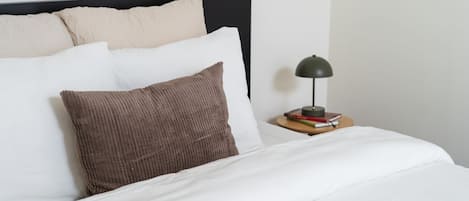 Iron/ironing board, free WiFi, bed sheets