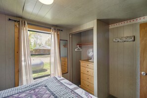 Room - Family Escape on Gull Lake! Dock/Launch Access (Tenstrike)