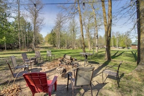 Outdoor dining - Family Escape on Gull Lake! Dock/Launch Access (Tenstrike)