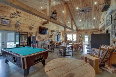 Family Escape on Gull Lake! Dock/Launch Access