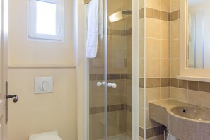 Bathroom - Ardèche House with Spacious Terrace for 8 (Grospierres)