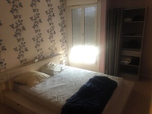 Ferros/tábuas de passar roupa, Wi-Fi, roupa de cama