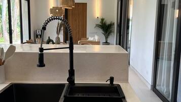 Villa Deluxe, 2 habitaciones, vistas al patio | Interior