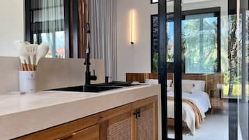 Villa Deluxe, 2 habitaciones, vistas al patio | Sábanas de algodón egipcio, ropa de cama de alta calidad, caja fuerte